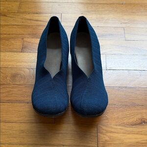 CHARLESTON SHOE CO. Navy Mules